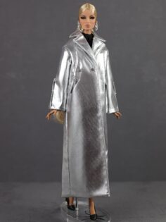 FA-023-28 Плащ из искусственной кожи лаке СЕРЕБРО для кукол 29 см типа Fashion Royalty
