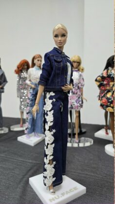 ПРЕДЗАКАЗ LE-015-02 Джинсы синие с кружевом и вышивкой одежда для кукол Fashion Royalty