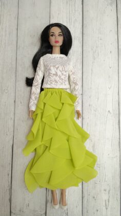 LE-025-11 Юбка зелёная с вертикальным воланом  для куклы типа Fashion Royalty 29 см