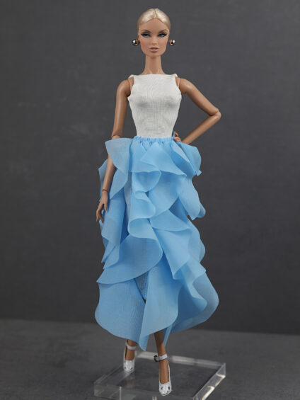 LE-025-08 Юбка голубая с вертикальным воланом  для куклы типа Fashion Royalty 29 см