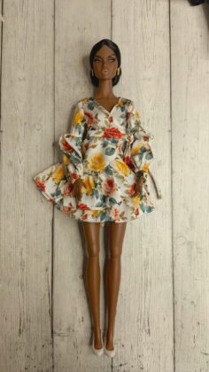 FA-050-79 Платье мини с воланом РОЗЫ на белом одежда для кукол типа Барби, Fashion Royalty 12" (29 см)